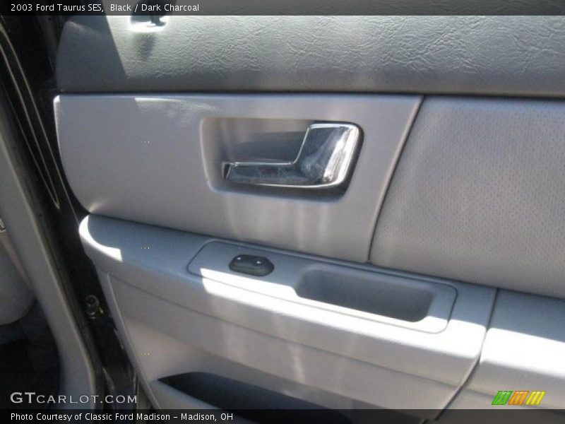 Black / Dark Charcoal 2003 Ford Taurus SES