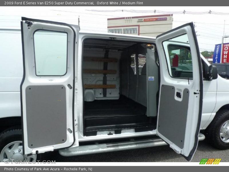 Oxford White / Medium Flint 2009 Ford E Series Van E250 Super Duty Commercial