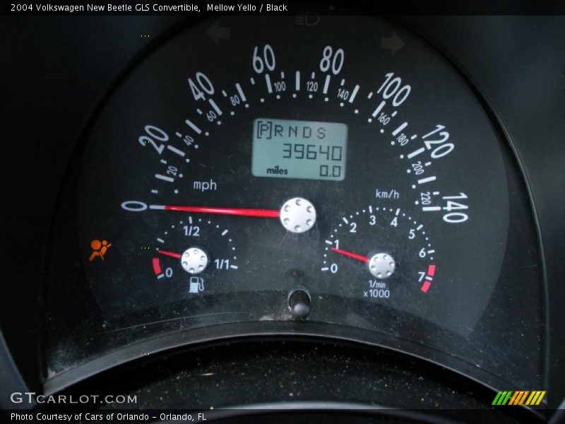 Mellow Yello / Black 2004 Volkswagen New Beetle GLS Convertible