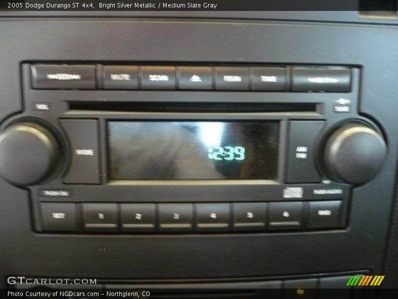 Bright Silver Metallic / Medium Slate Gray 2005 Dodge Durango ST 4x4