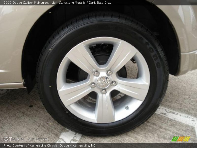 Light Sandstone Metallic / Dark Slate Gray 2010 Dodge Caliber Mainstreet