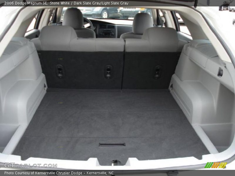 Stone White / Dark Slate Gray/Light Slate Gray 2006 Dodge Magnum SE