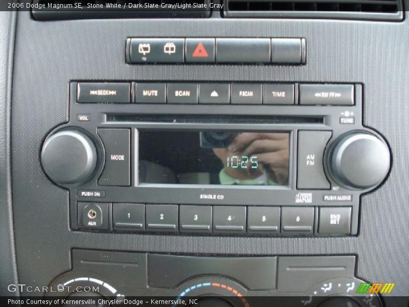 Stone White / Dark Slate Gray/Light Slate Gray 2006 Dodge Magnum SE