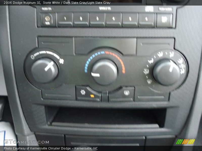 Stone White / Dark Slate Gray/Light Slate Gray 2006 Dodge Magnum SE