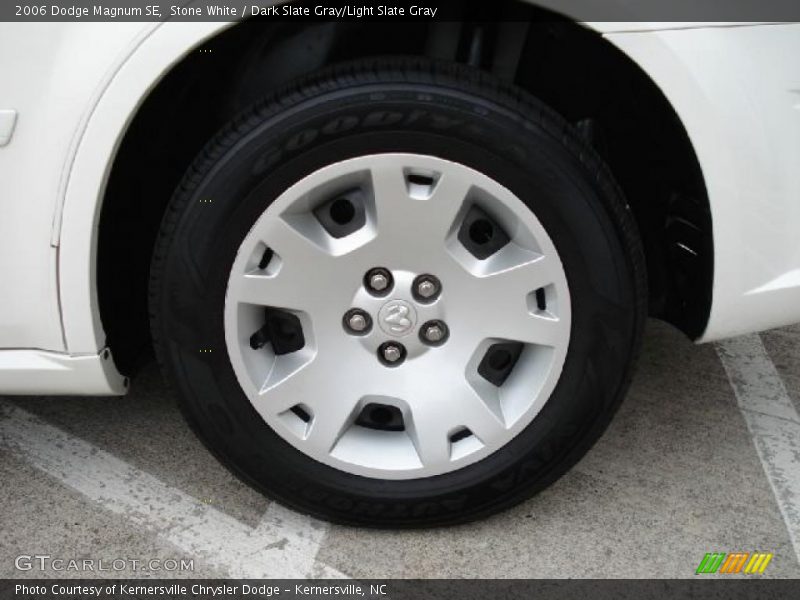 Stone White / Dark Slate Gray/Light Slate Gray 2006 Dodge Magnum SE