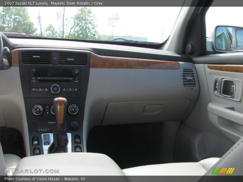 Majestic Silver Metallic / Grey 2007 Suzuki XL7 Luxury
