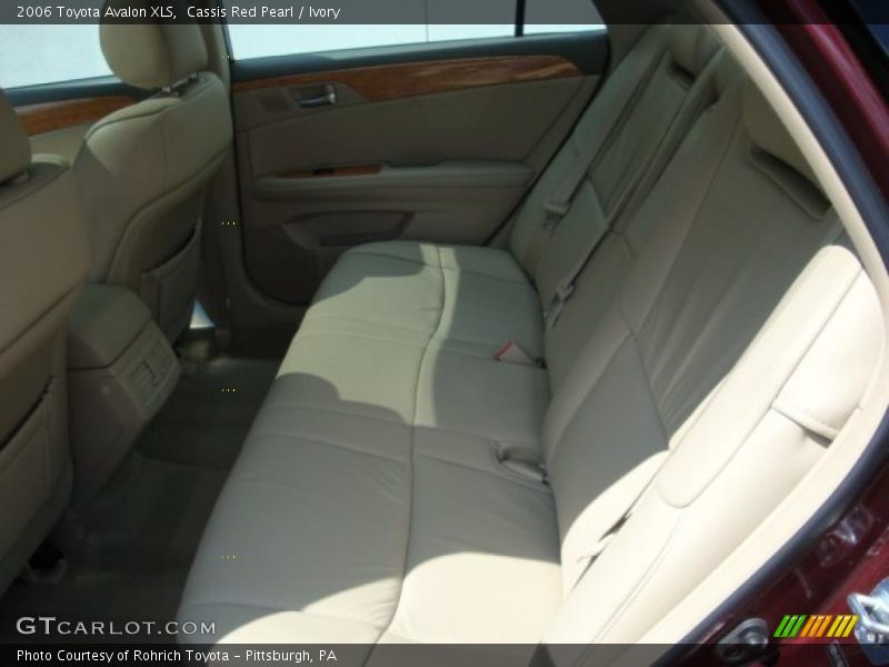 Cassis Red Pearl / Ivory 2006 Toyota Avalon XLS