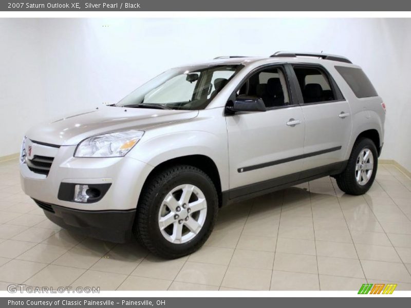 Silver Pearl / Black 2007 Saturn Outlook XE