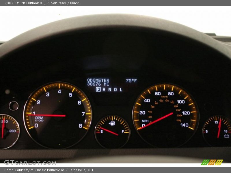 Silver Pearl / Black 2007 Saturn Outlook XE