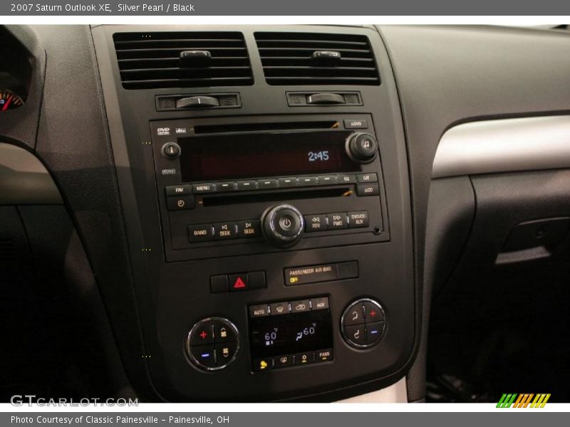 Silver Pearl / Black 2007 Saturn Outlook XE