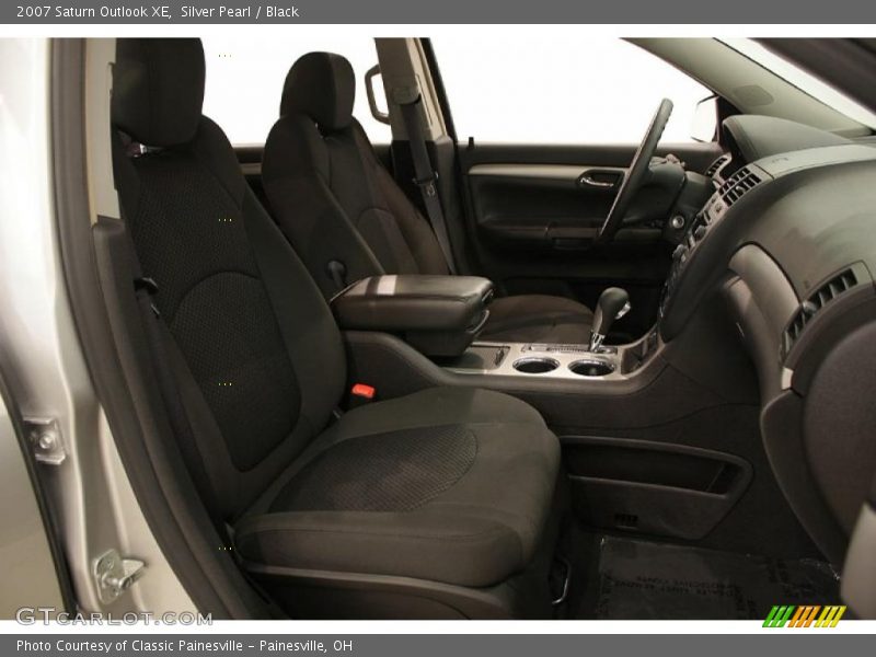 Silver Pearl / Black 2007 Saturn Outlook XE