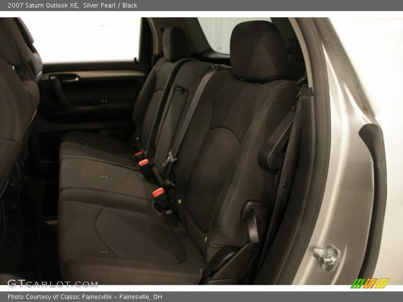 Silver Pearl / Black 2007 Saturn Outlook XE