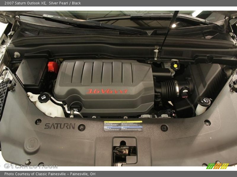 Silver Pearl / Black 2007 Saturn Outlook XE