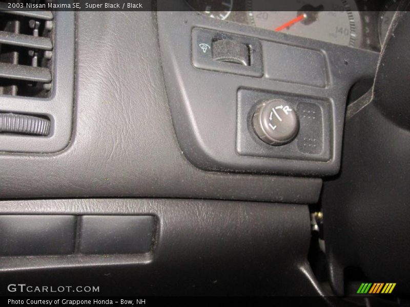 Super Black / Black 2003 Nissan Maxima SE