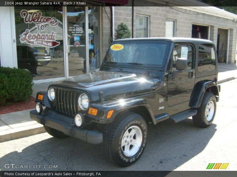 Black / Khaki 2004 Jeep Wrangler Sahara 4x4