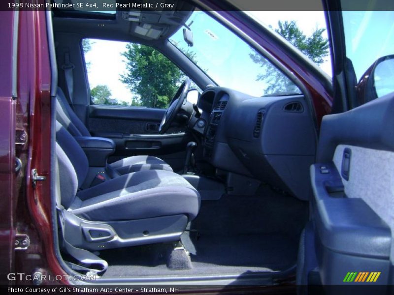 Red Pearl Metallic / Gray 1998 Nissan Pathfinder SE 4x4