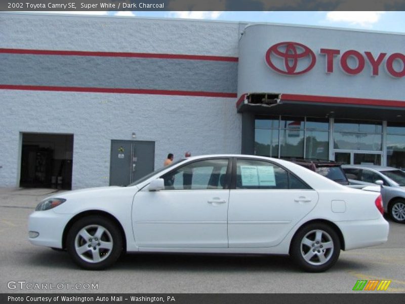 Super White / Dark Charcoal 2002 Toyota Camry SE