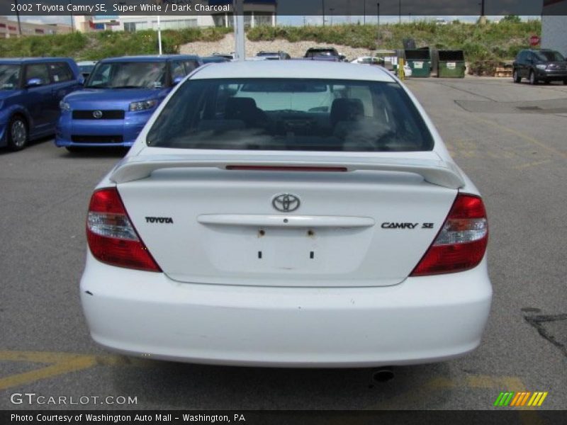 Super White / Dark Charcoal 2002 Toyota Camry SE