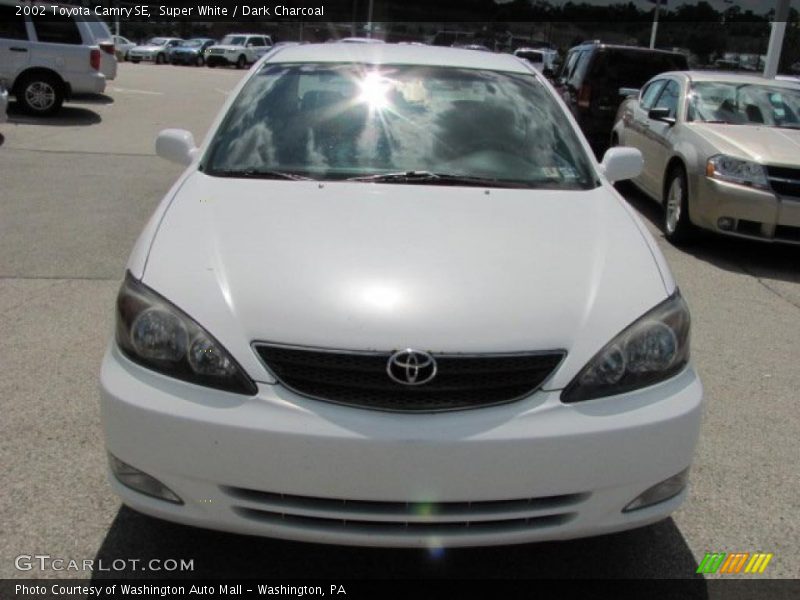 Super White / Dark Charcoal 2002 Toyota Camry SE