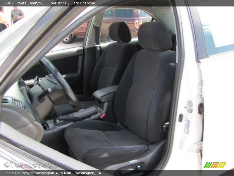 Super White / Dark Charcoal 2002 Toyota Camry SE