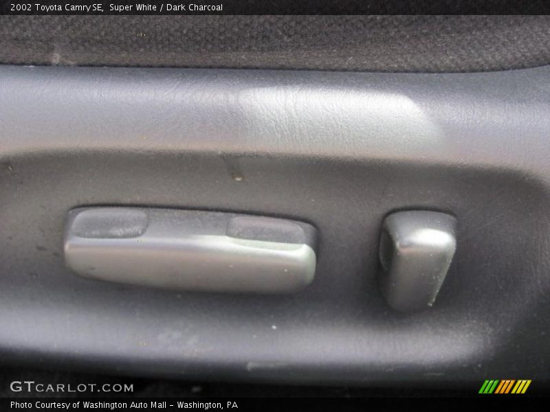 Super White / Dark Charcoal 2002 Toyota Camry SE