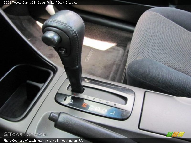 Super White / Dark Charcoal 2002 Toyota Camry SE