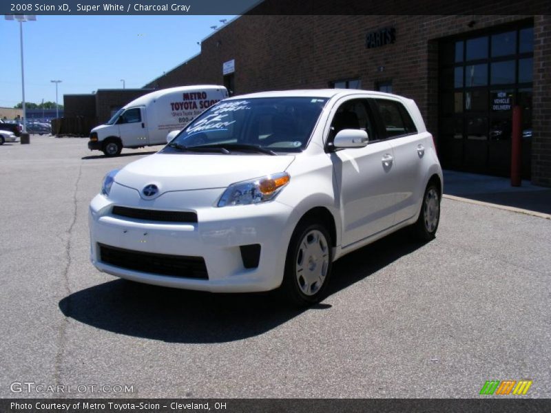 Super White / Charcoal Gray 2008 Scion xD