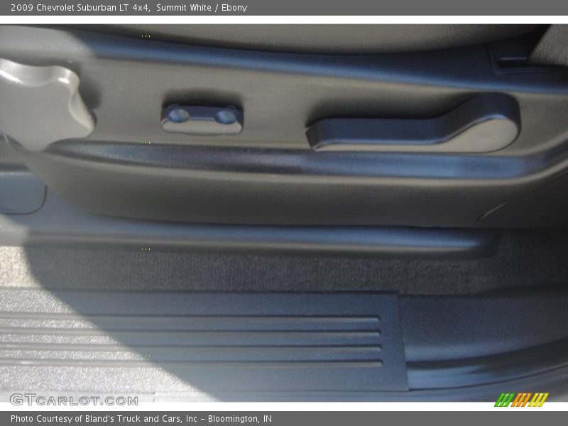 Summit White / Ebony 2009 Chevrolet Suburban LT 4x4