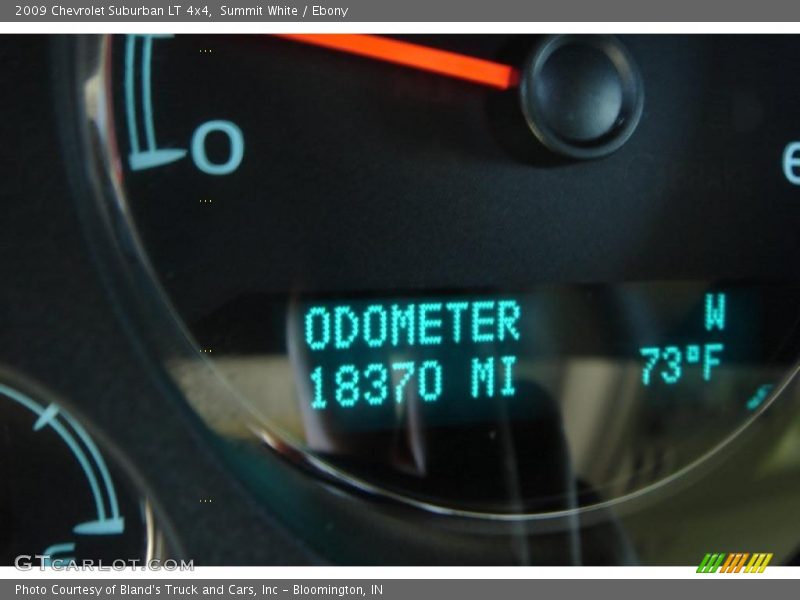 Summit White / Ebony 2009 Chevrolet Suburban LT 4x4