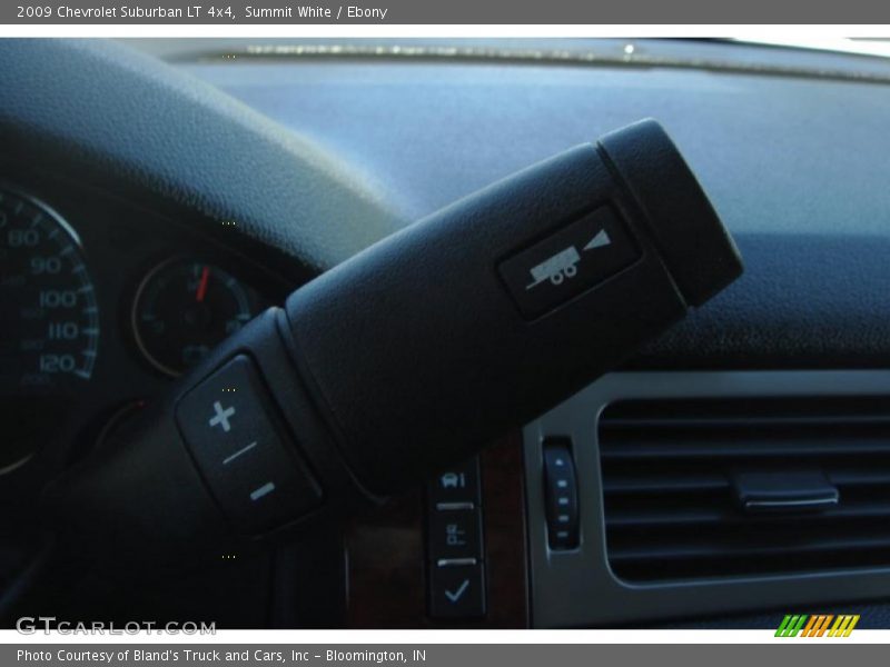 Summit White / Ebony 2009 Chevrolet Suburban LT 4x4