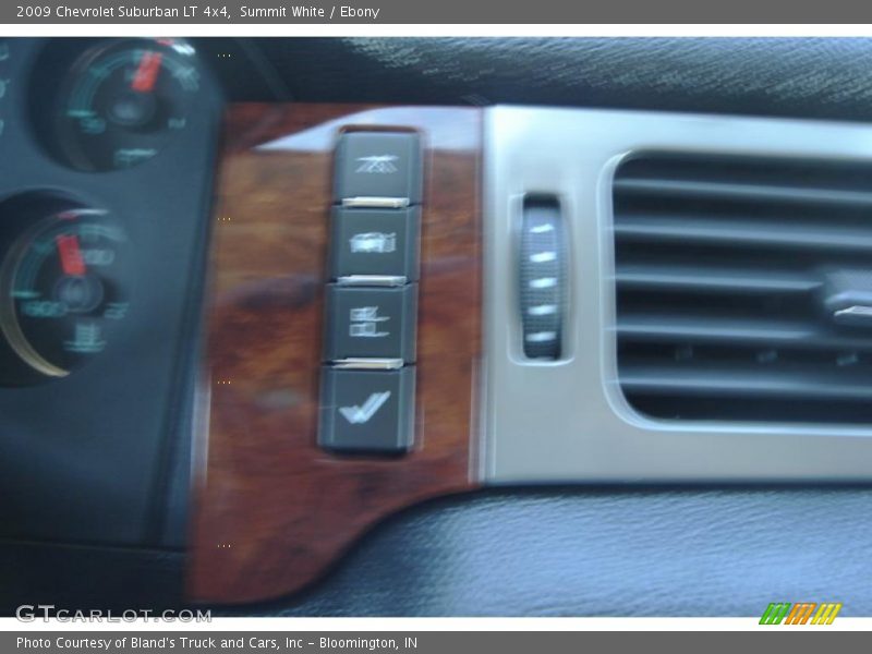 Summit White / Ebony 2009 Chevrolet Suburban LT 4x4