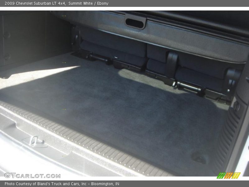 Summit White / Ebony 2009 Chevrolet Suburban LT 4x4