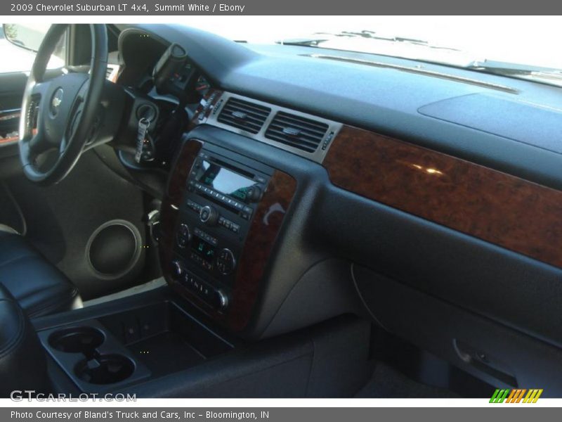 Summit White / Ebony 2009 Chevrolet Suburban LT 4x4
