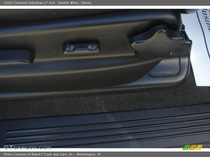 Summit White / Ebony 2009 Chevrolet Suburban LT 4x4