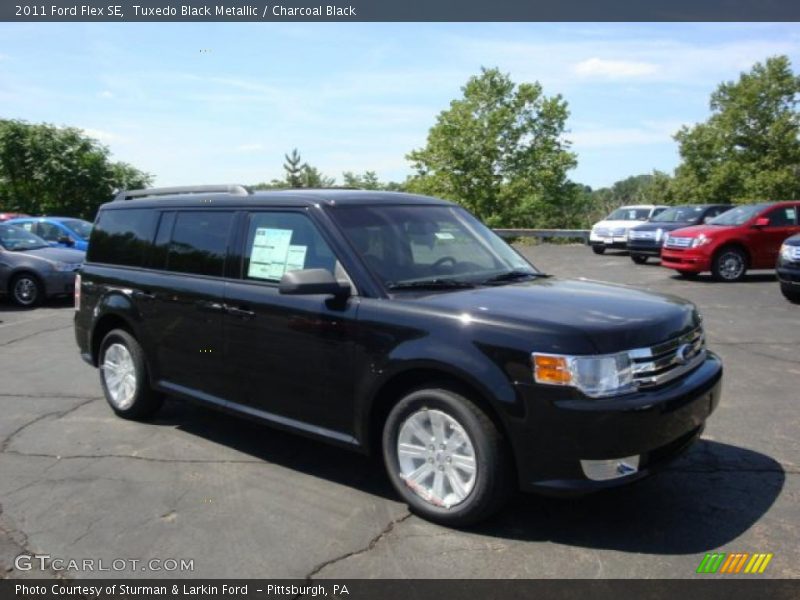 Tuxedo Black Metallic / Charcoal Black 2011 Ford Flex SE