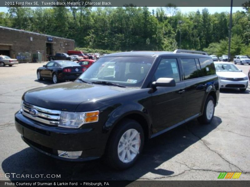 Tuxedo Black Metallic / Charcoal Black 2011 Ford Flex SE