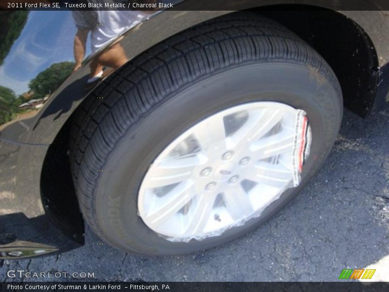 Tuxedo Black Metallic / Charcoal Black 2011 Ford Flex SE