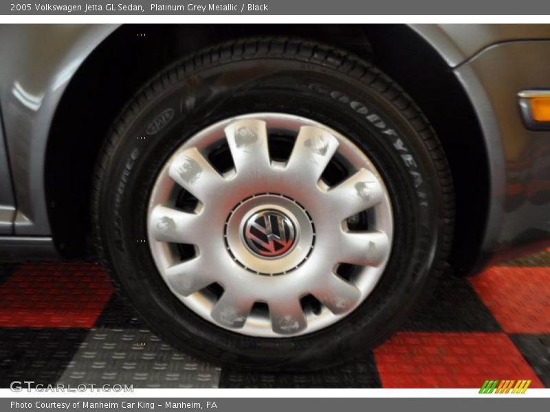 Platinum Grey Metallic / Black 2005 Volkswagen Jetta GL Sedan