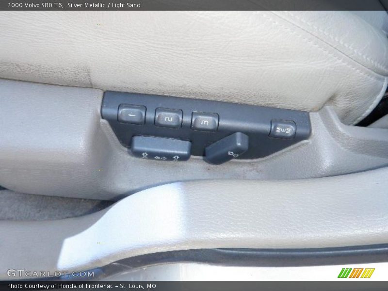 Silver Metallic / Light Sand 2000 Volvo S80 T6