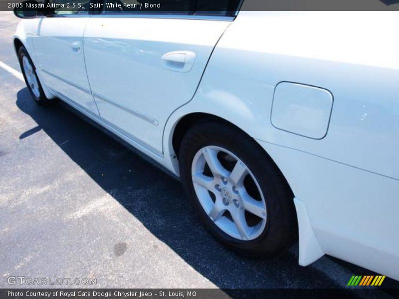Satin White Pearl / Blond 2005 Nissan Altima 2.5 SL