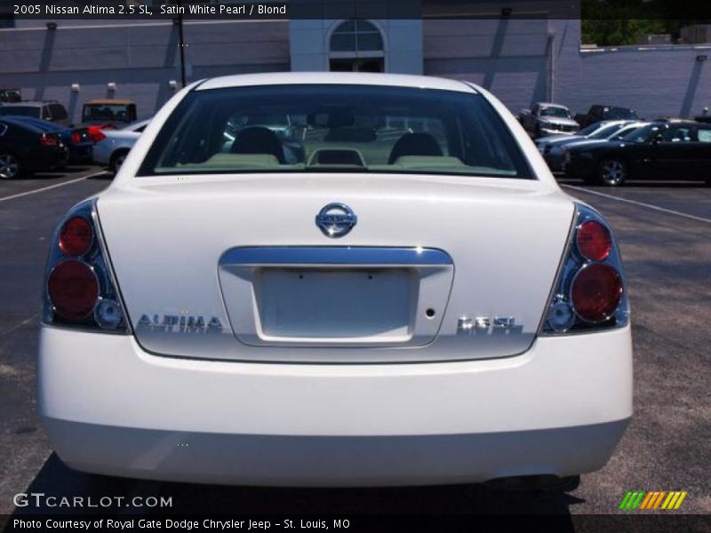Satin White Pearl / Blond 2005 Nissan Altima 2.5 SL