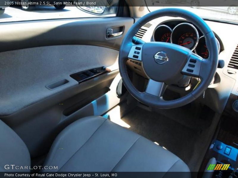 Satin White Pearl / Blond 2005 Nissan Altima 2.5 SL