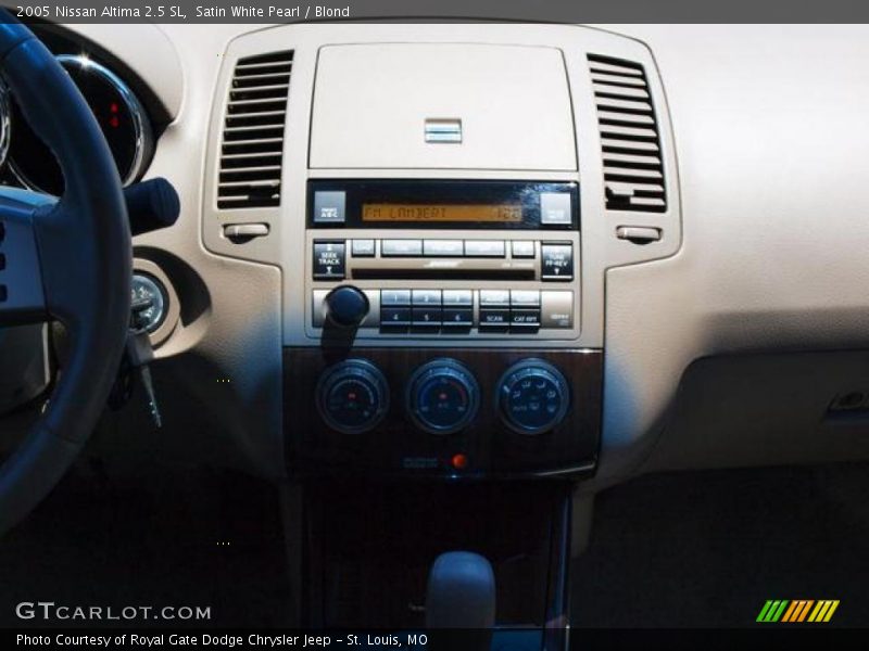Satin White Pearl / Blond 2005 Nissan Altima 2.5 SL