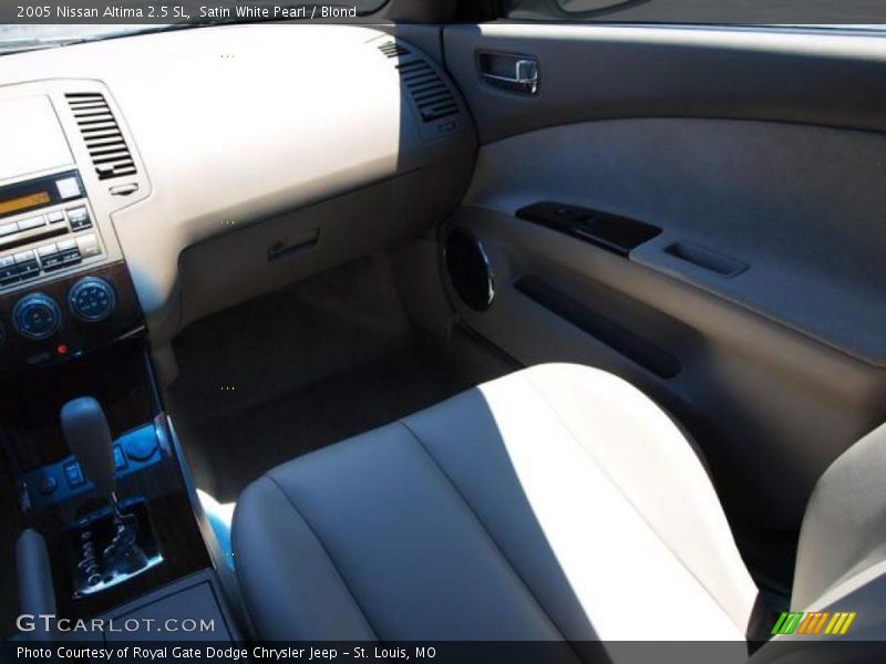 Satin White Pearl / Blond 2005 Nissan Altima 2.5 SL