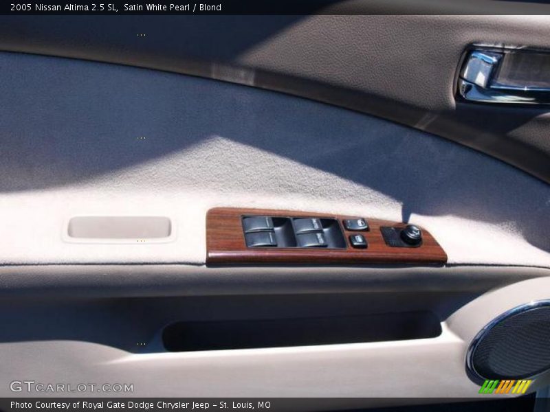 Satin White Pearl / Blond 2005 Nissan Altima 2.5 SL
