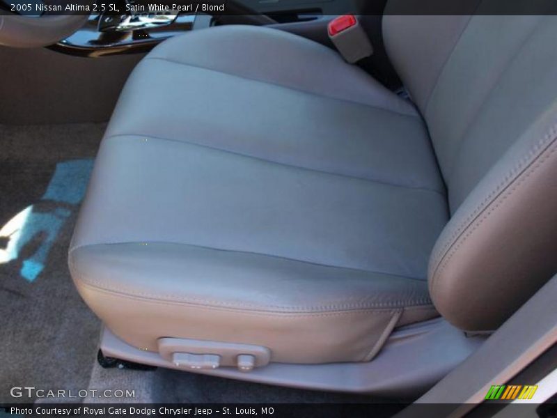 Satin White Pearl / Blond 2005 Nissan Altima 2.5 SL