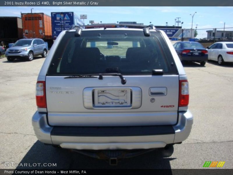 Bright Silver Metallic / Gray 2001 Isuzu Rodeo LS 4WD