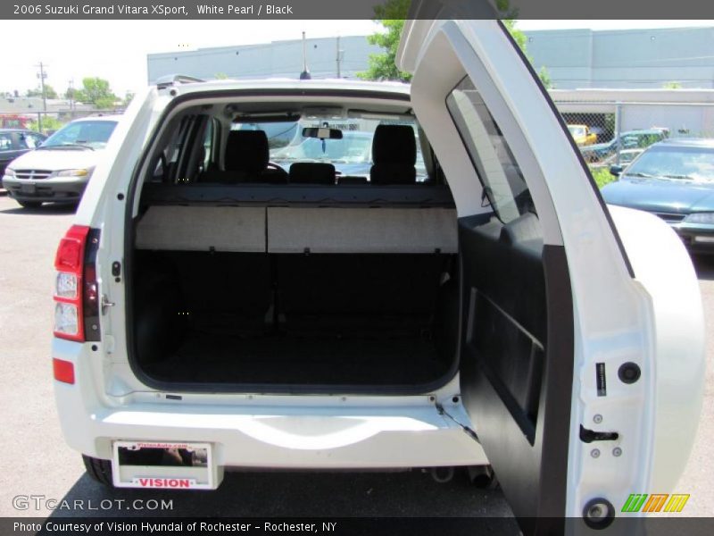 White Pearl / Black 2006 Suzuki Grand Vitara XSport