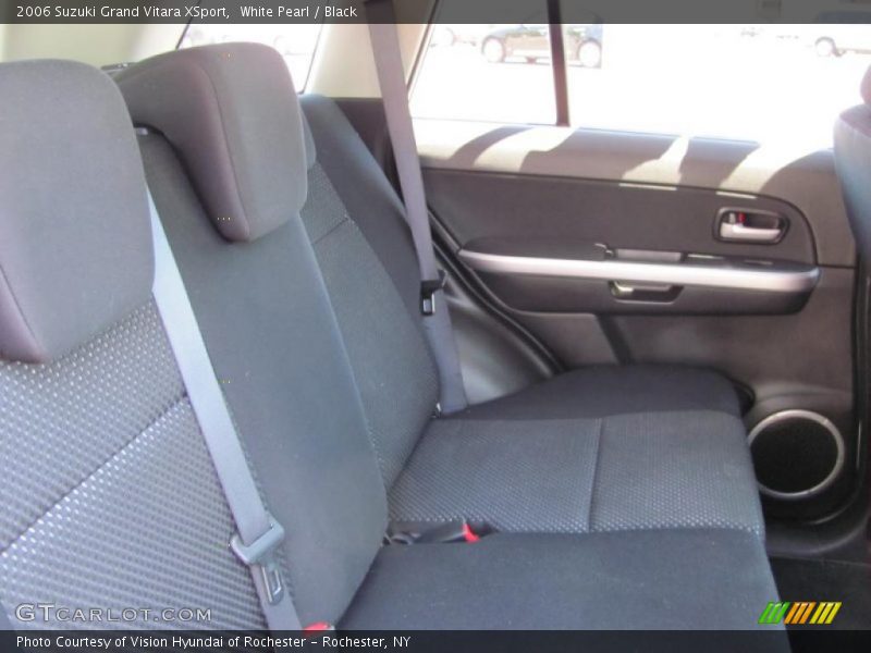 White Pearl / Black 2006 Suzuki Grand Vitara XSport