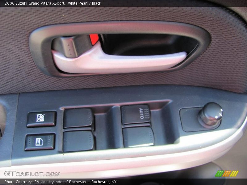 White Pearl / Black 2006 Suzuki Grand Vitara XSport